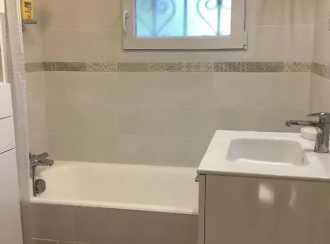 Maison 4 Adultes Et 4 Enfants - 250m De La *